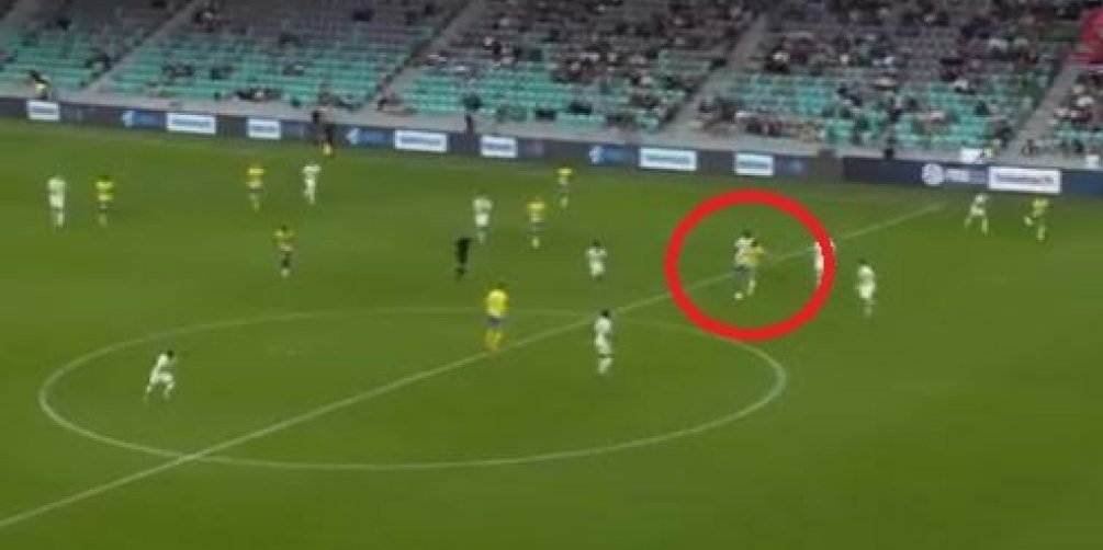 (VIDEO) Evrogol godine: Au, kakav projektil sa pola terena - Ovako nešto se retko viđa