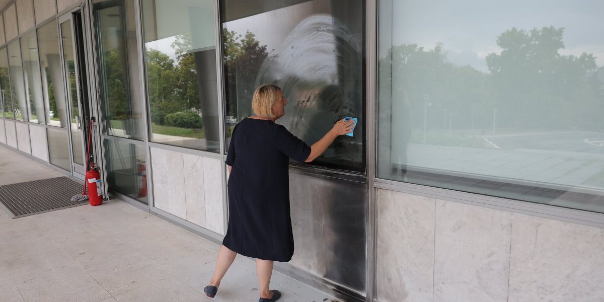 Garež od vatre ostao na staklu