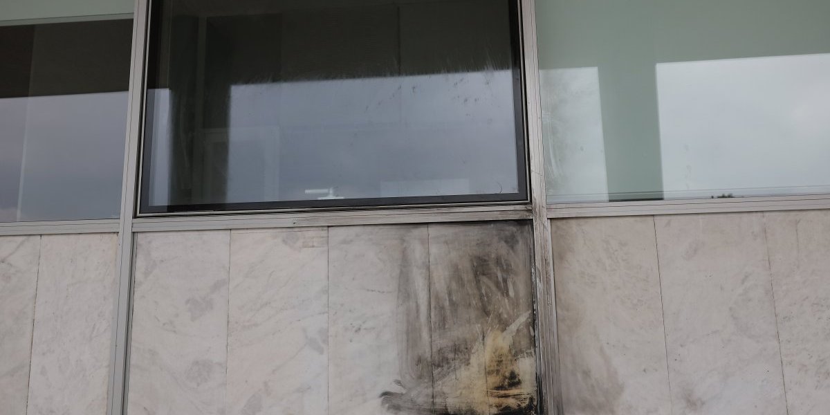 Mesto gde je bačen molotvoljev koktel