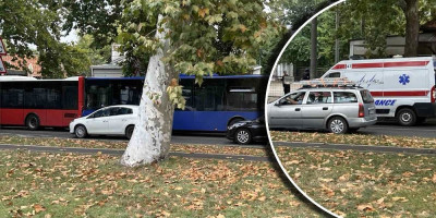Dva autobusa GSP sudarila su se jutros na stanici Autokomanda u Bulevaru oslobođenja.