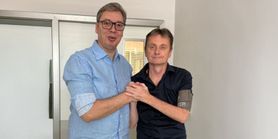 Predsednik Srbije Aleksandar Vučić posetio je ministra za javna ulaganja Darka Glišića koji je 5. avgusta imao moždani udar tokom gostovanja na TV Pink.
