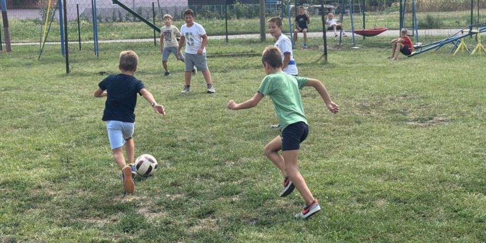 Ovo je za našu decu: Došli iz Beograda da bi šarali Zrenjanin