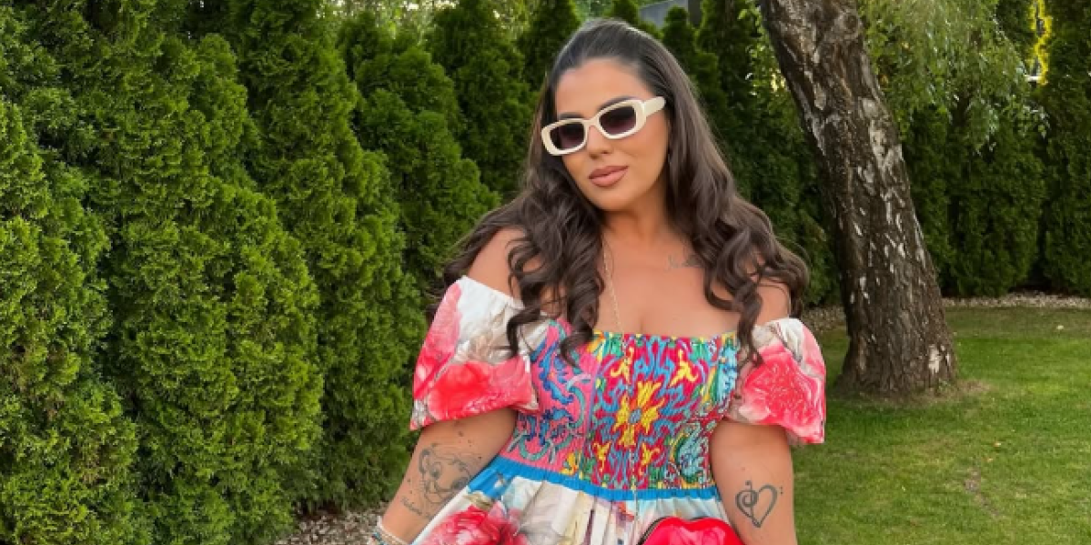 Pevačici uništili auto na parkingu: Ona ne zna šta ju je snašlo (FOTO)