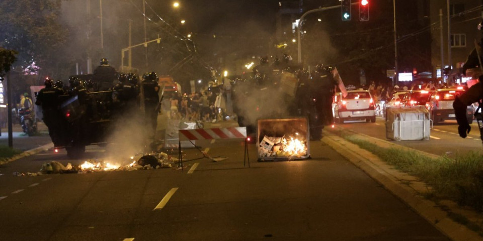 Bolesnije ne može: Blokaderi širom Srbije šire propagandu na najumobolnije načine (FOTO)