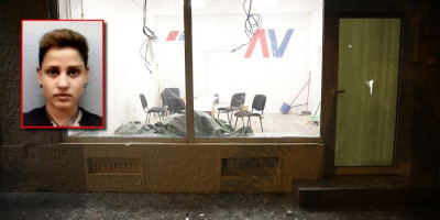 Blokaderi teroristi su i večeras održali nasilne proteste u Beogradu. Tom prilikom uhapšeno je pet osoba, a među njima i Ana Hebar.