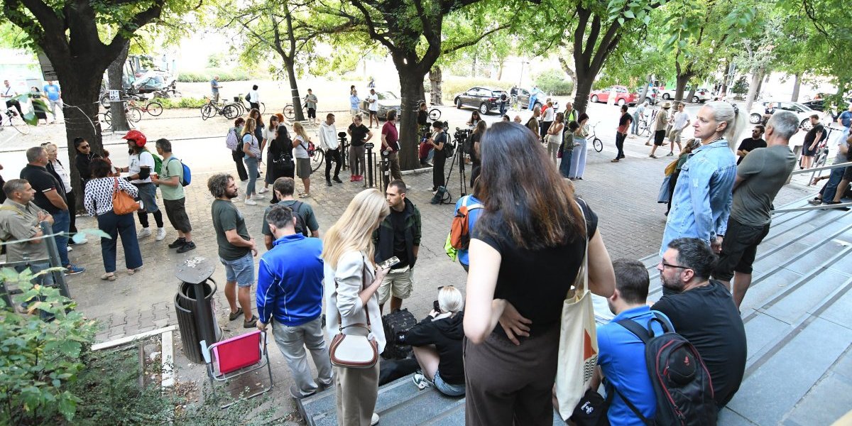 Reagovalo Ministarstvo pravde: Najoštrija osuda protivzakonite blokade zgrade suda u Novom Sadu