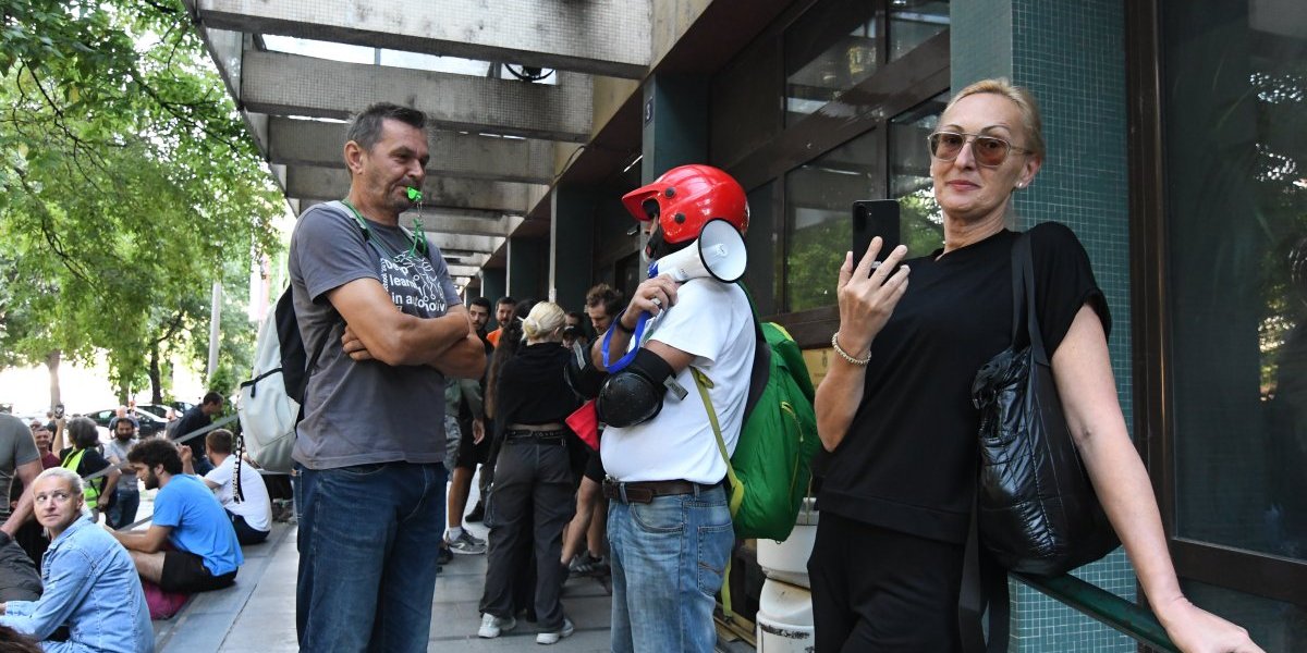 Ministarstvo pravde poručuje: Hitno identifikovati i procesuirati nasilnike koji blokiraju sud u Novom Sadu