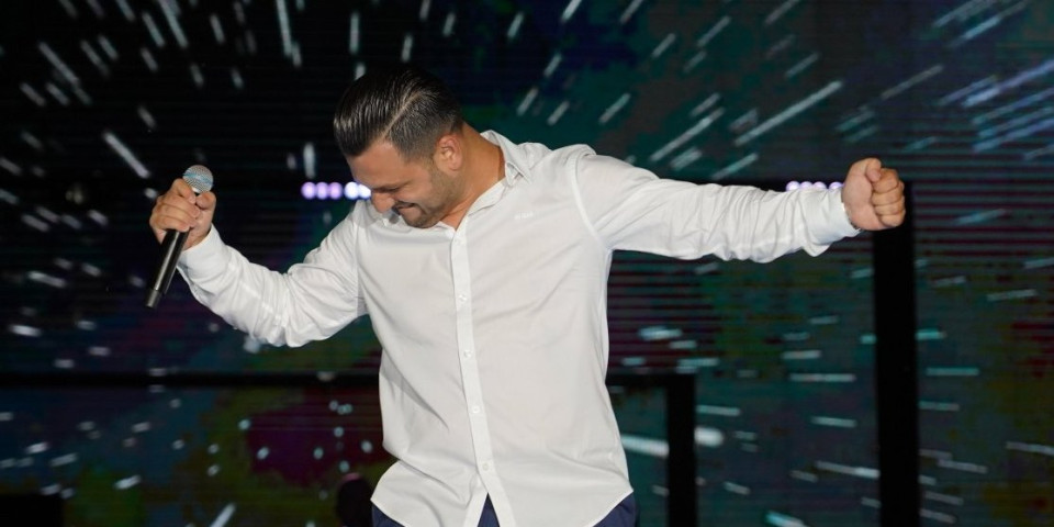 Pevač čeka šesto dete: "Svake godine nova beba"