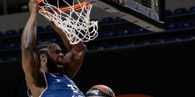 Zvezdina "zver" stigla i poručila navijačima: Jedva čekam da vas vidim (VIDEO)