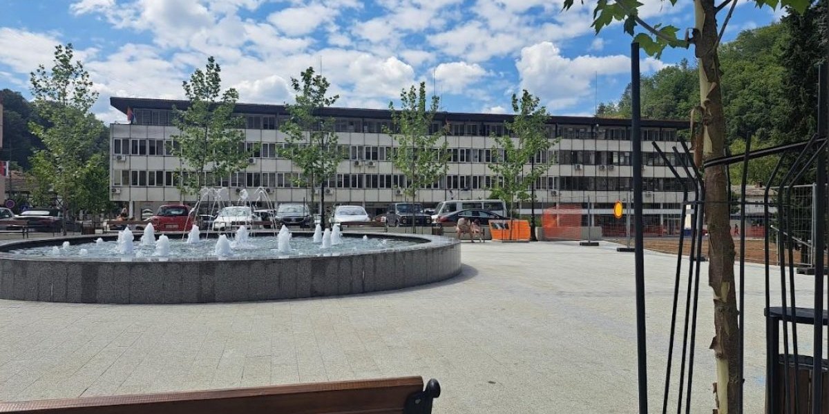 Fontana sa zavetom rudara neće u istoriju! Više od šest decenija krasila je grad rudara, sada je samo promenila mesto (FOTO)