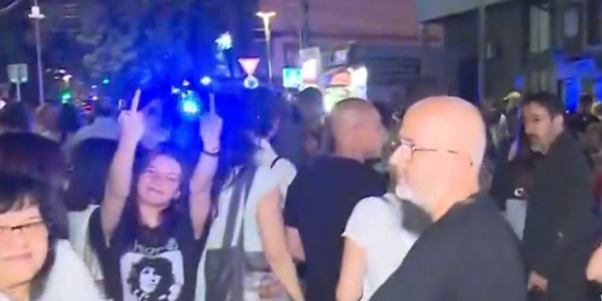 Blokaderi-prostaci bez blama i srama: Vređali najstrašnije, a onda pokazivali srednji prst na protestu u Zaječaru (FOTO)