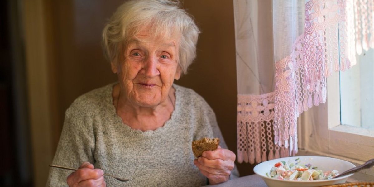 Hrana koje je pretnja po zdravlje: 10 namirnica koje treba izbegavati posle 65. godine