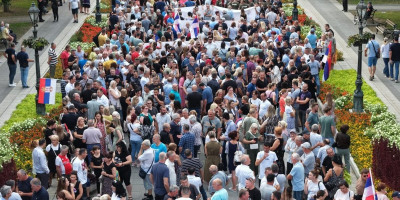 Građani protiv blokada koji su danas izašli na ulice u 50 gradova poslali su poruku da je novo okupljanje u subotu u 18.30 sati, ali ovoga puta u 80 mesta i gradova.