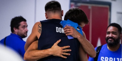 Veliki prijatelji: Susret Bogdanovića i Dončića o kom svi pričaju, pao i zagrljaj (FOTO)