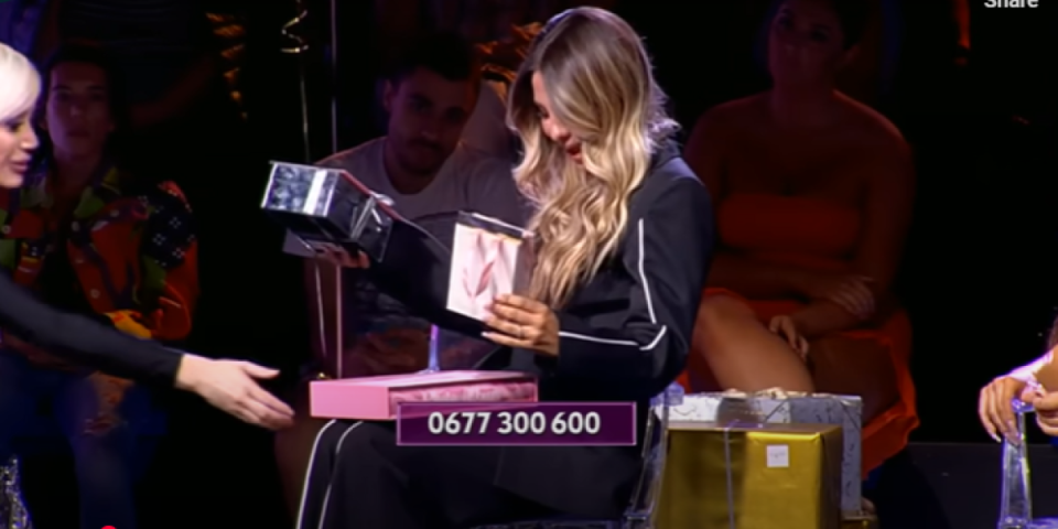 Kutija puna evra: Aneli Ahmić otvorila poklon od fanova i ostala u čudu - Evo koliko je dobila (VIDEO)