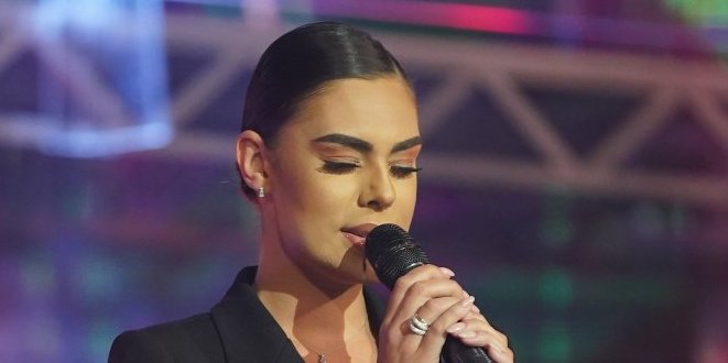 (FOTO) Telo kao isklesano - Voditeljka je nekada imala 100 kilograma, a sada tri reda trbušnjaka