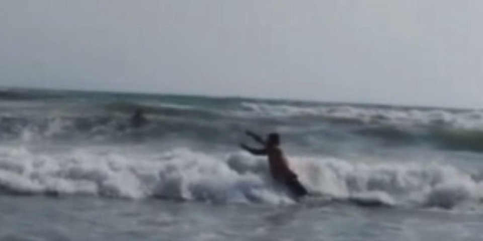 Drama u Crnoj Gori: Hrabri inspektor iz Novog Pazara spasao ženu od utapanja (FOTO)