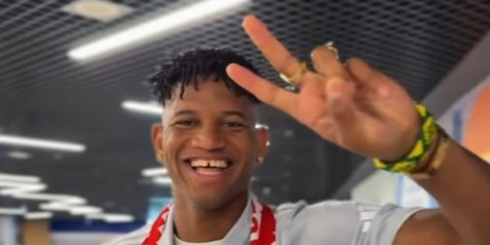 Novo pojačanje Zvezde sletelo u Beograd: Stajling mu je hit (VIDEO)