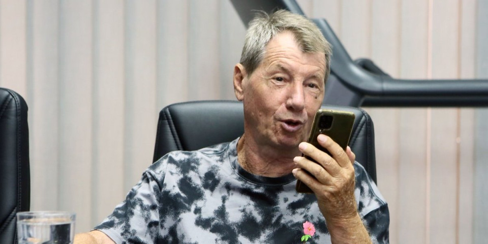 "Pišanje od smeha": Moka u svom stilu o pobedi Srbije: Pešićeve fiks ideje za glavobolju