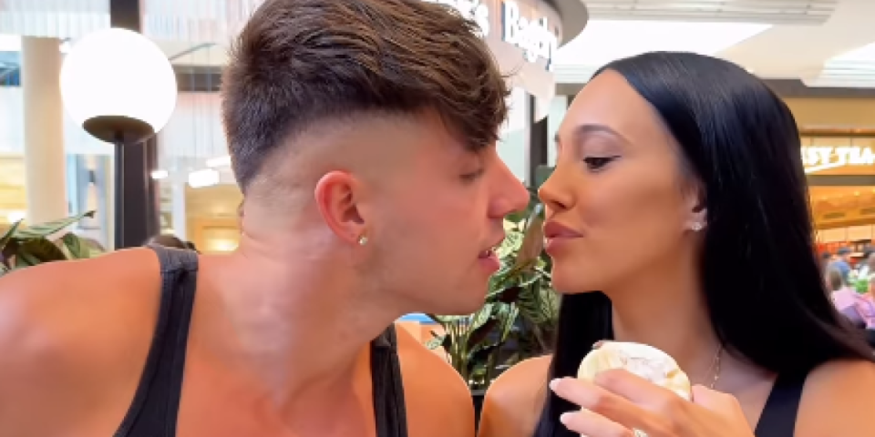 Glumica iz popularne serije se udala za polubrata: Postali i roditelji, svet zgrožen (FOTO)