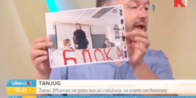 Profesor Filozofskog fakulteta u Beogradu, Čedomir Antić, raskrinkao je "sredovečnu studentkinju" koja je, kako je otkrio, predvodila na desetine osoba tokom takozvanog studentskog protesta, pri čemu se pela na njegovu katedru i odatle držala govore.