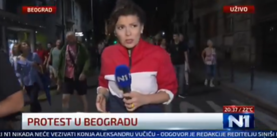Narodu je prekipelo: Pogledajte kako su besni građani zasuli vodom blokadere zgubidane - nadrljala i voditeljka tajkunske N1! (VIDEO)