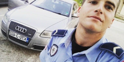 Policajac iz Republike Srpske Nemanja Stupar, ispričao je dramatične trenutke koji su se dogodili sinoć na Pupinovom mostu u Zemunu, kada je bez razmišljanja pritrčao u pomoć nakon što je uočio saobraćajnu nezgodu.