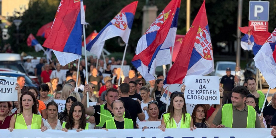 N1 priznao da je Srbija ustala protiv terora: Kolona ljudi, atmosfera je pristojna (VIDEO)