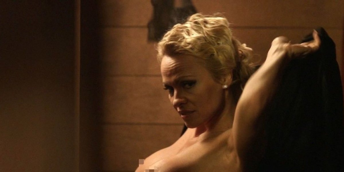 Guza i grudi, sve na izvolte: Gola Pamela Anderson ostaviće vas bez daha (FOTO)