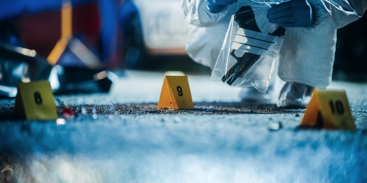 Krvnički ubio ženu: Jurio je po gradu, pa pucao u nju u lokalu u koji je pobegla