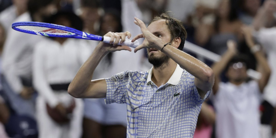 Medvedev poludeo zbog sudije: Rus divljao na Ju-Es openu: Njemu sa ide kući (VIDEO)