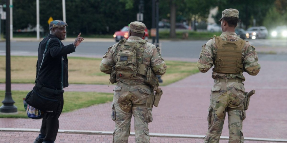 Počelo je! Naoružani izašli na ulice, ovo je Trampov preokret! (FOTO/VIDEO)