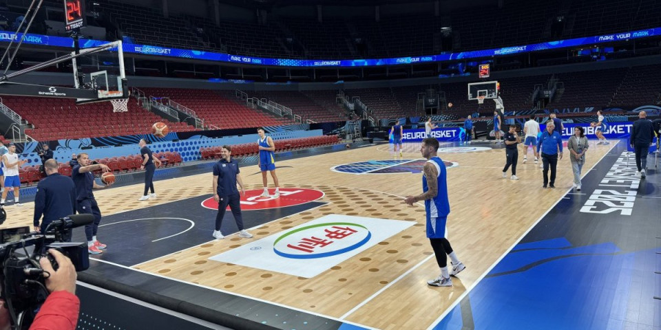 Pešić i Gudurić prave strategiju? "Orlovi" odradili prvi trening u Rigi (VIDEO/FOTO)