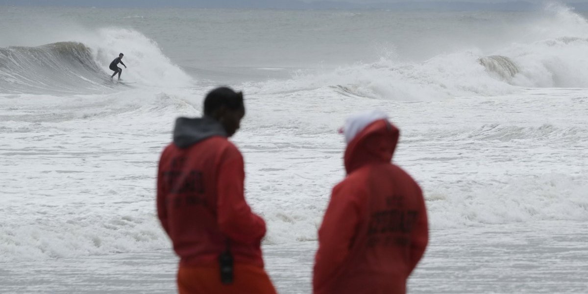 Bajdenovog saradnika oterali sa plaže! Oglasila se spasilačka služba! (FOTO)
