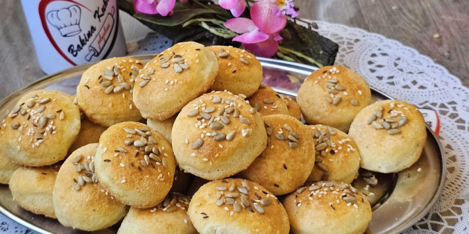 Pomešajte ova dva brašna i dobićete najdivnije pecivo - Meko i ukusno, a deca će ga obožavati (VIDEO)