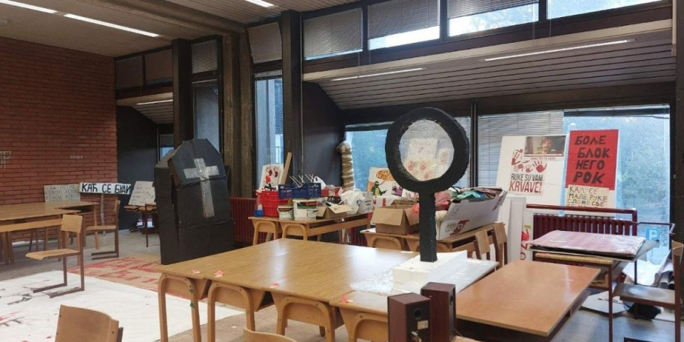 Jezivo - Blokaderi izvodili sektaške obrede?! Osvanula fotografija sa Filozofskog Fakulteta u Novom Sadu koja uteruje strah u kosti!