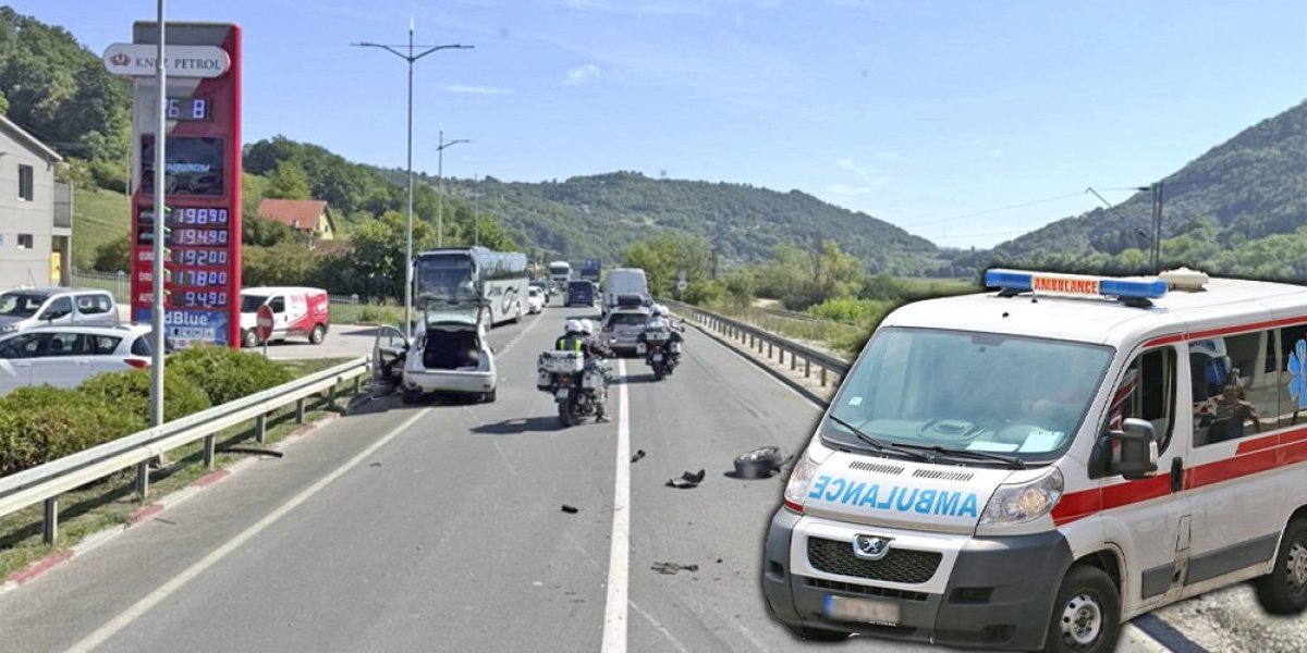 Vozila slupana, delovi svuda po putu: Saobraćajna nezgoda kod Užica (FOTO)