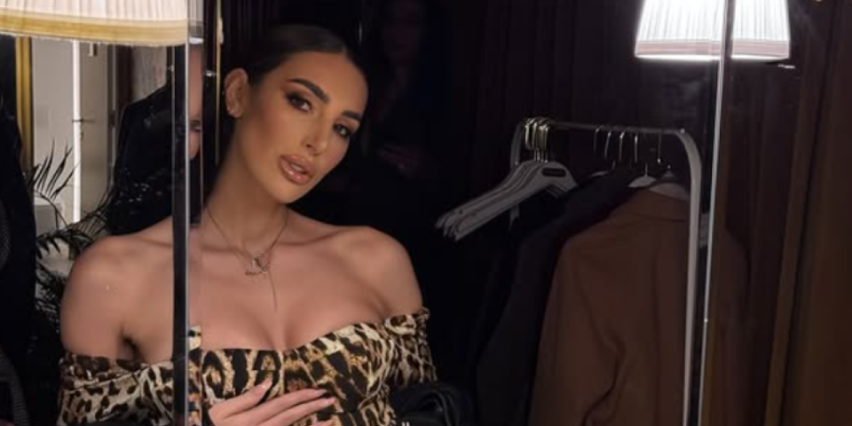 Mini bikini jedva pokrio intimu: Influenserka pokazala telo u poodmakloj trudnoći (FOTO)