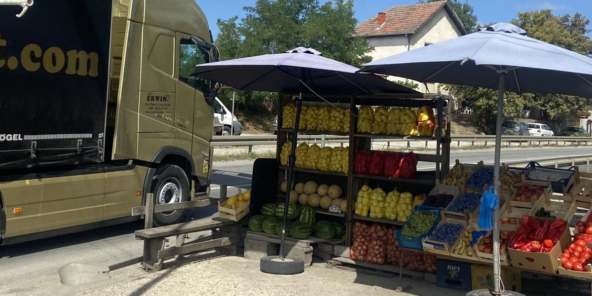 Ovo ima samo u Srbiji: Najveća pijaca na Balkanu radi punom parom, voće i povrće najjeftinije u regionu, a sve domaće (FOTO)