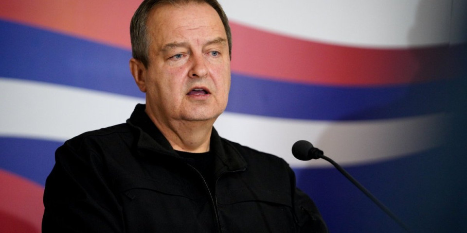 Dačić se hitno oglasio o poteri za manijakom koji je izbo baku na Novom Beogradu!