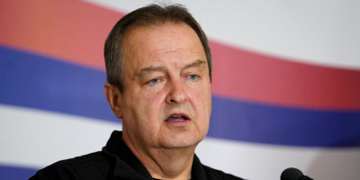 Povodom tragedije koja se dogodila na Novom Beogradu, a u kojoj su nastradali saobraćajni policajac Bojan Živković, njegova supruga Dijana Kaiš i njihov dvogodišnji sin, na društvenim mrežama oglasio se ministar unutrašnjih poslova Ivica Dačić.