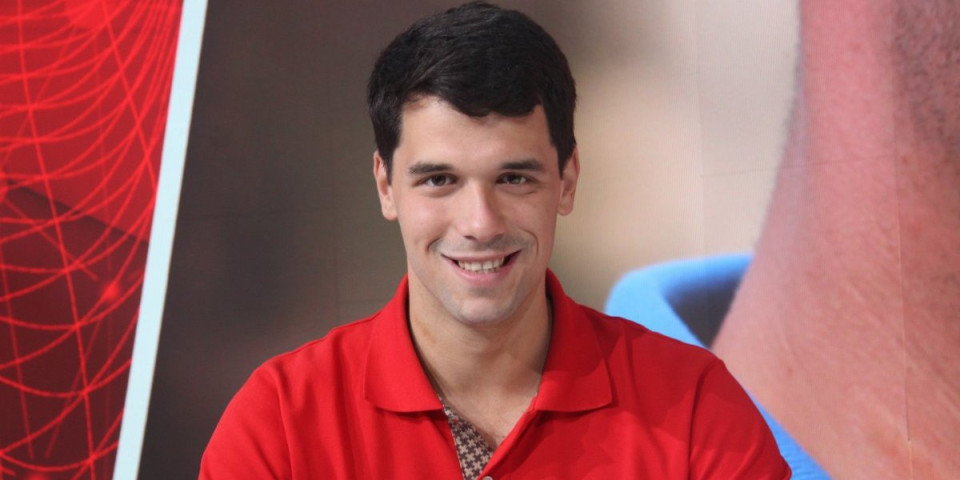 (VIDEO) Student obradovao žene koje se bore za bolju i mirniju Srbiju: Pogledajte šta im je Balać poklonio