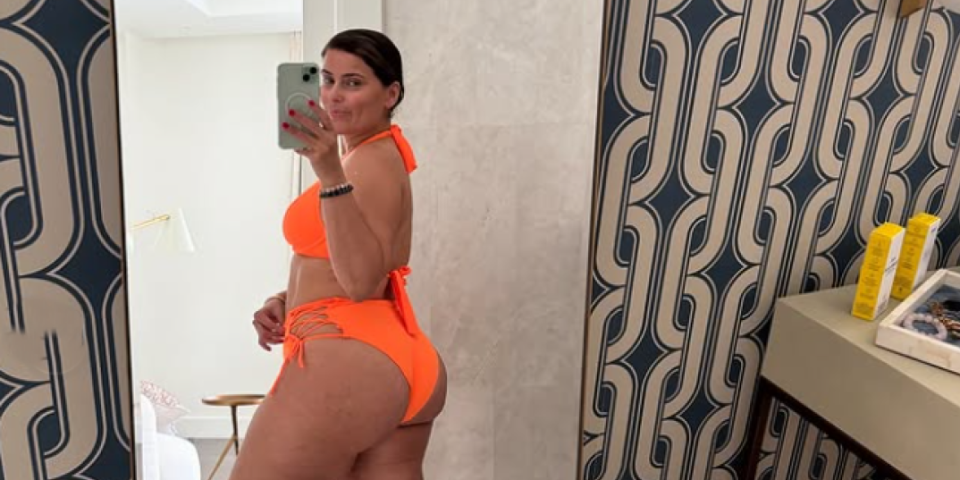 "Izgleda kao kit, predebela je": Razapeli pevačicu zbog viška kilograma, ona ih jednim potezom ućutkala