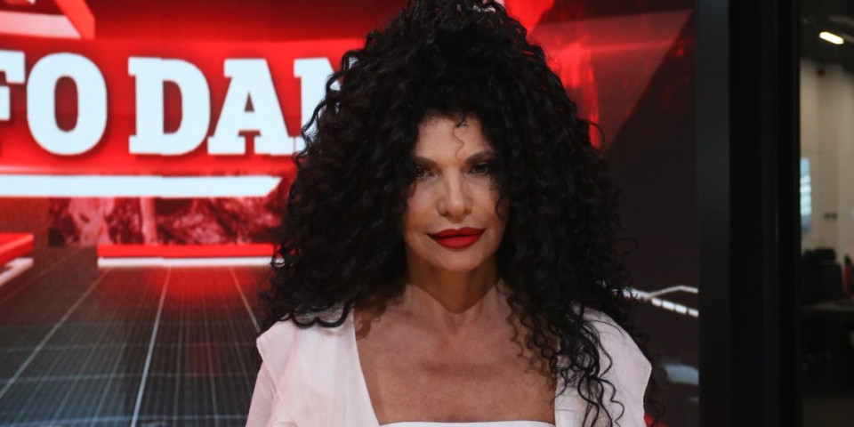 (VIDEO) Glumica u nikad provokativnijem izdanju: Lidija Vukićević pokazala dubok dekolte