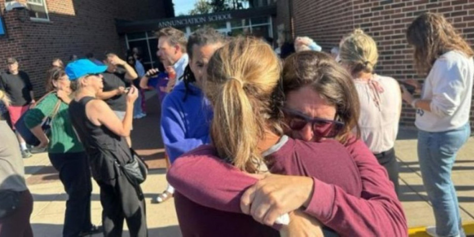 Stravično! Pucnjava ispred škole, oglasio se Tramp! (VIDEO)