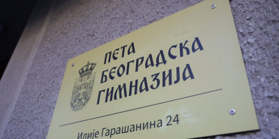 Ministar prosvete Dejan Vuk Stanković izjavio je danas da će uskoro biti raspisan konkurs za direktora Pete beogradske gimnazije.  i dodao da će uskoro biti organizovana nastava za većinu učenika Pete beogradske gimnazije, kojima je stalo do obrazovanja i vaspitanja,