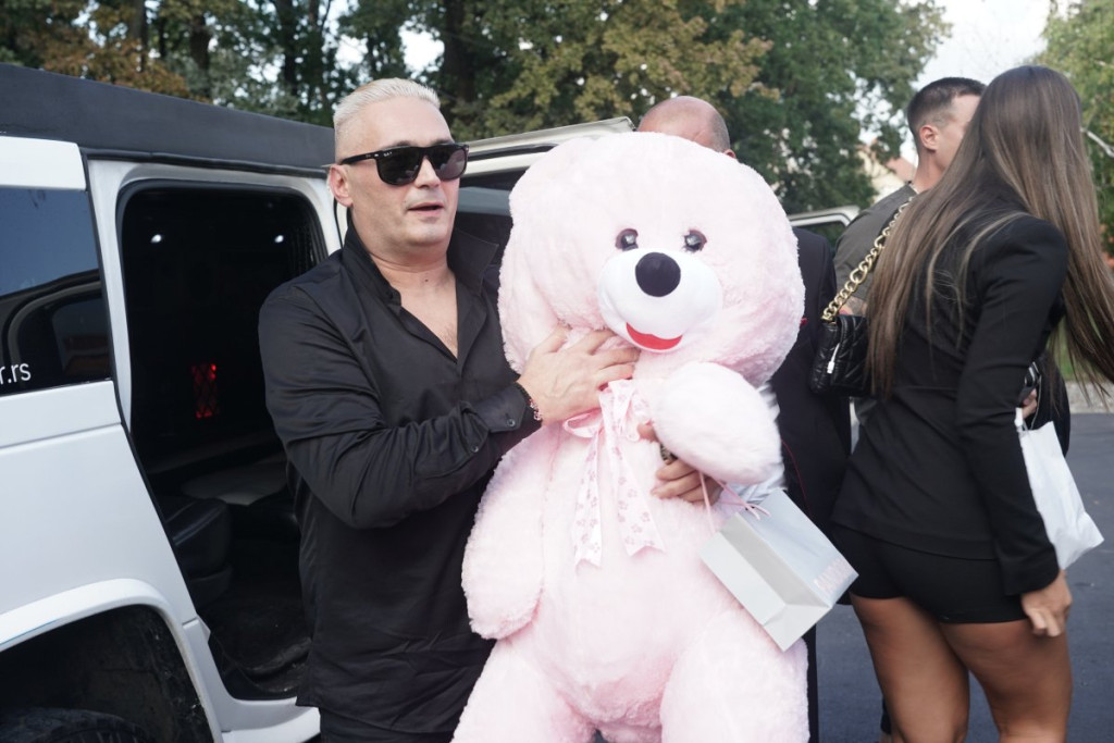"Nemoj da ti napravim problem!" Drama bivšeg rijaliti para eskalirala pred Pinkom