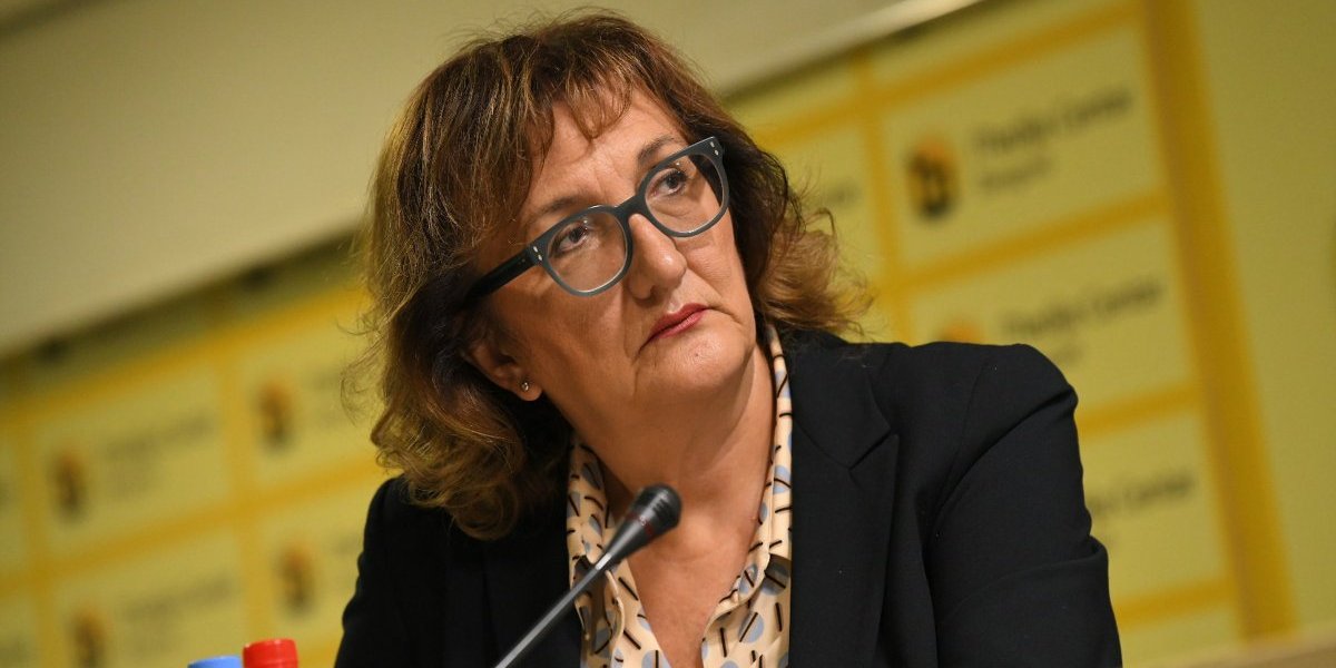 Odrađuje ropsku porciju čvaraka! Gospođa inkasirala 2.765.195 evra: Sad je jasno zašto je Biljana Stepanović blokaderka sa dna kace!