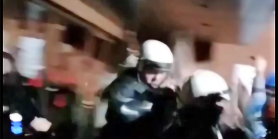 Napadale policiju i priznaju da bi opet! Ovako se pravdaju opozicione blokaderke, a snimci ih demantuju