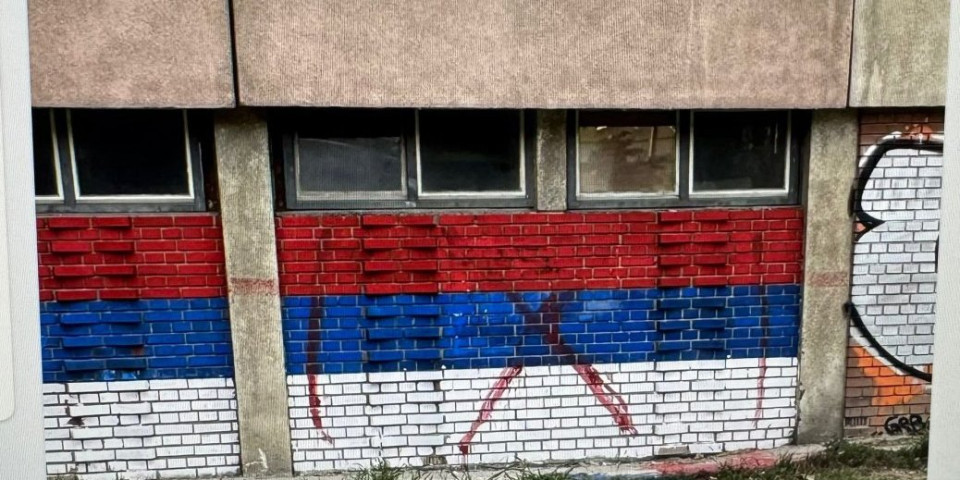 Blokadni separatizam u punom naletu: Prefarbana "aneksiona srbijanska trobojka"!